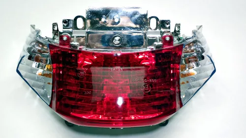 Lámpa hátsó 10"-os kerekű 4 ütemű kínai robogóhoz (áttetsző búrás)