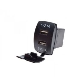 USB töltőaljzat 2x2.1A